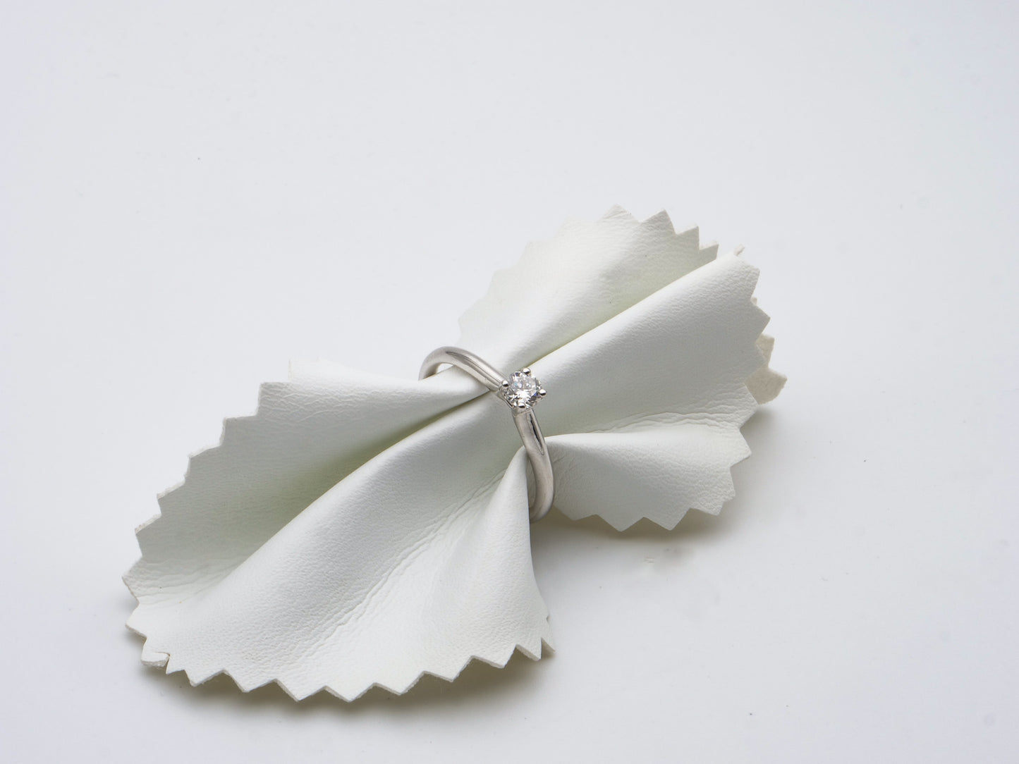 Verlobungsring 750 WG mit 0.25 ct VS2GI Brillant